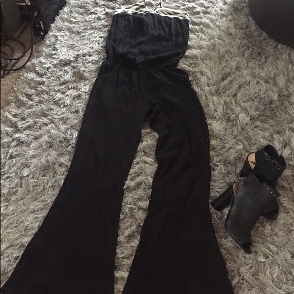 Halter style jumpsuit❤️ - Picture 3 of 8